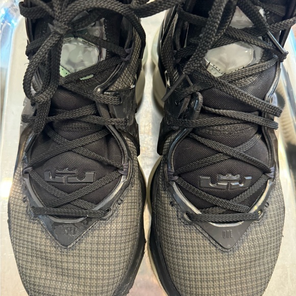 Men’s Nike LeBron 19 'Black Green Glow' CZ0203-003 - Picture 3 of 6